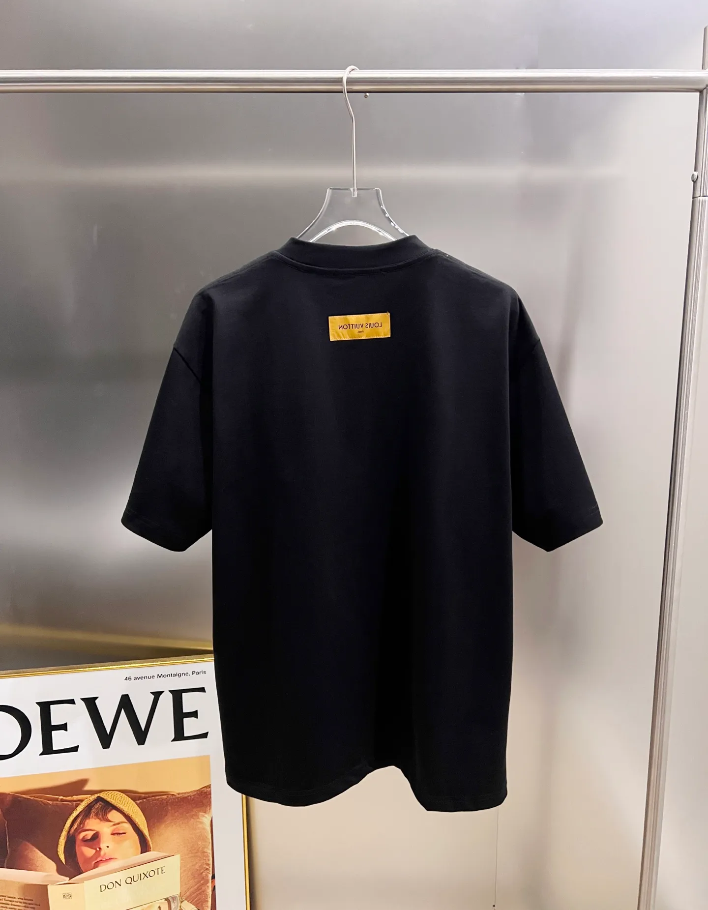 🅿️190 1v Louis* 2025 autumn and winter new style, classic big V letter three-dimensional craft design, high-end version! Highly breathable and comfortable, customized double-yarn plain cotton fabric. Short-sleeved T-shirt. Same style for men and women. Sizes S M L XL XXL Five sizes black white Angora red